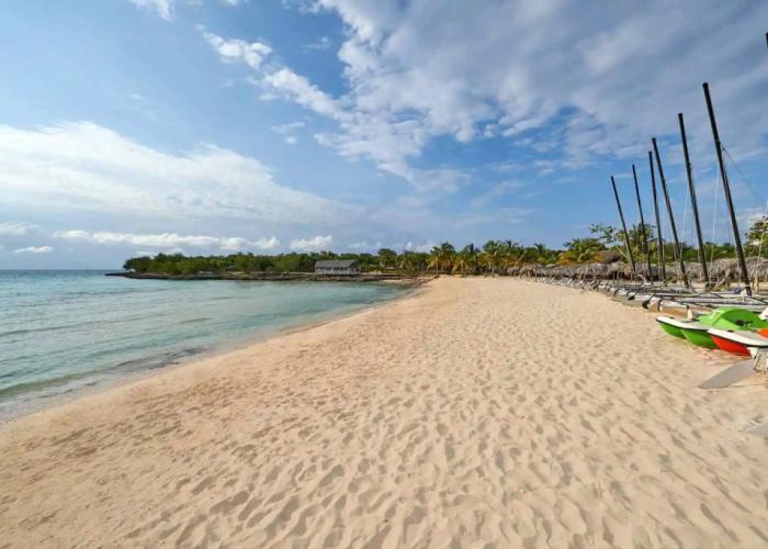 Aston Costa Verde Beach Resort