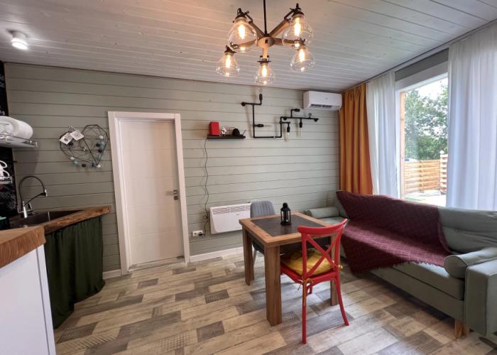 Cherniy Dom V Khvalinske Guest House
