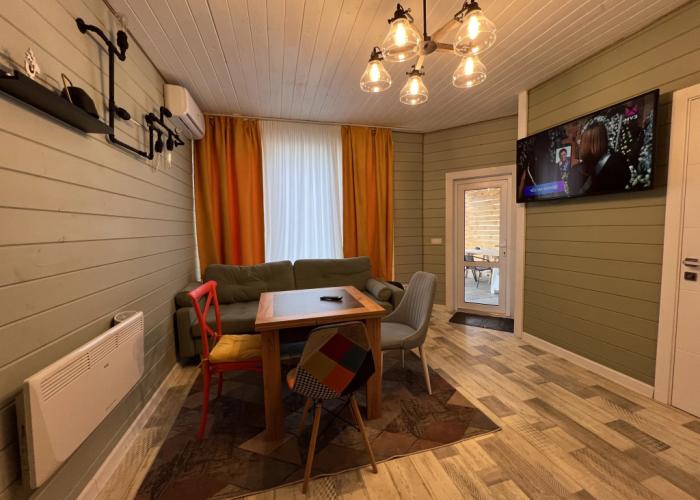 Cherniy Dom V Khvalinske Guest House