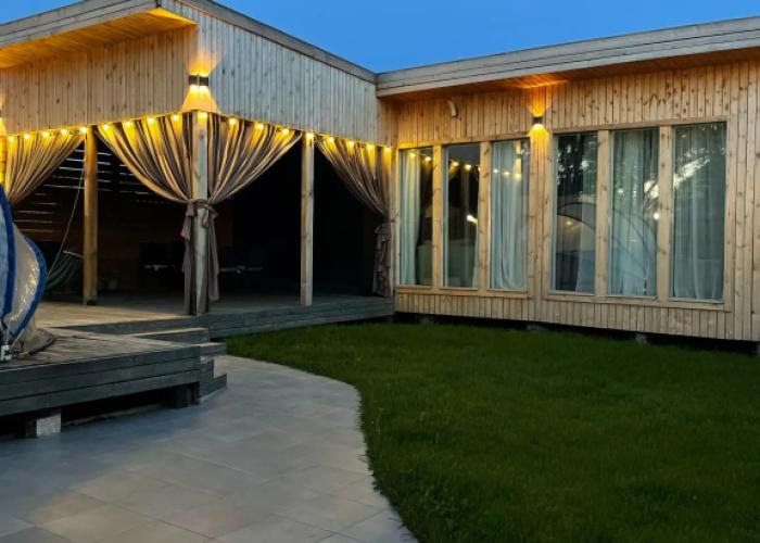 Cherniy Dom V Khvalinske Guest House
