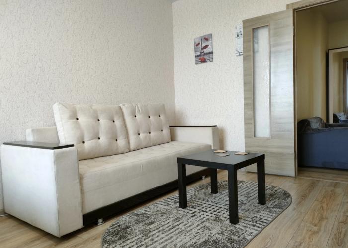 Kvartira s Vannoy i Udobnym Parkingom Flat