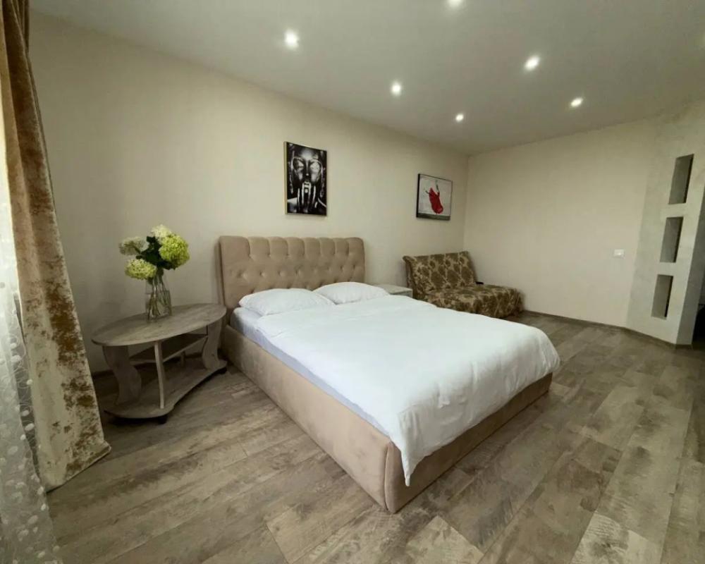 Na Druzhby 30 Apartments