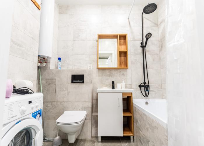 V tsentre Novorossiyska s vidom na gory i gorod LetoApart Apartments