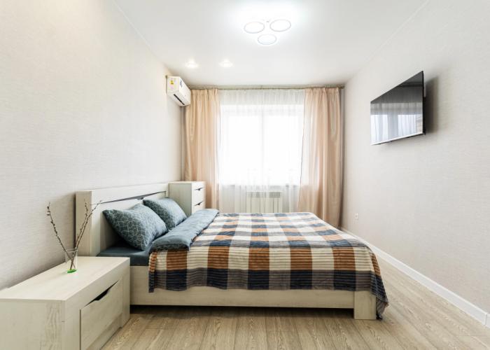 V tsentre Novorossiyska s vidom na gory i gorod LetoApart Apartments