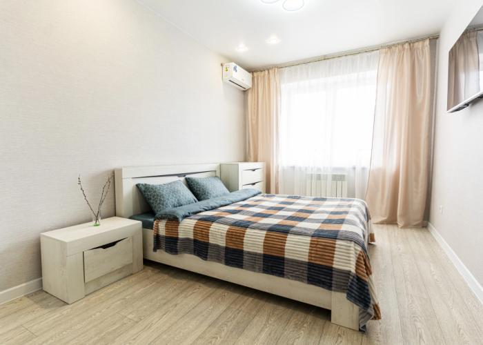 V tsentre Novorossiyska s vidom na gory i gorod LetoApart Apartments