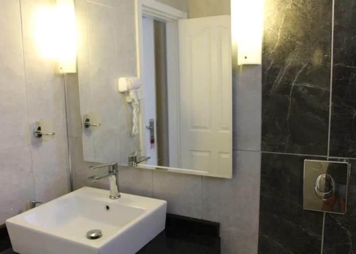 The Prince Inn Hotel & Villas