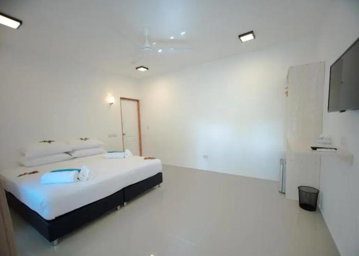 Lagoon Thoddoo Villa