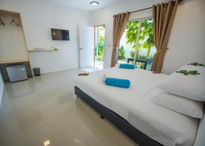 Lagoon Thoddoo Villa