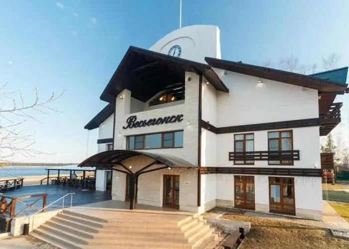 Port Ves'egonsk Hotel