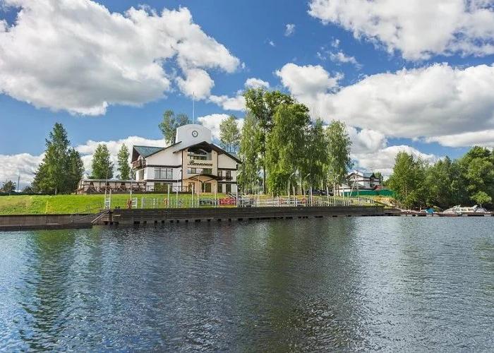 Port Ves'egonsk Hotel
