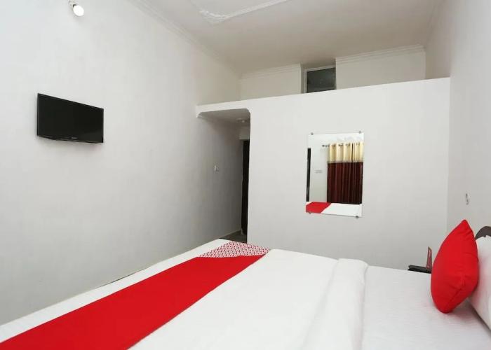 OYO 25043 Hotel Karma