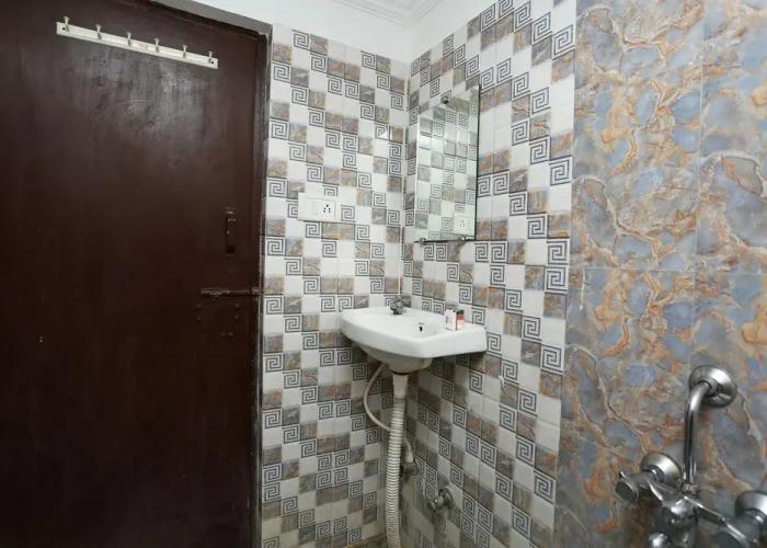 OYO 25043 Hotel Karma