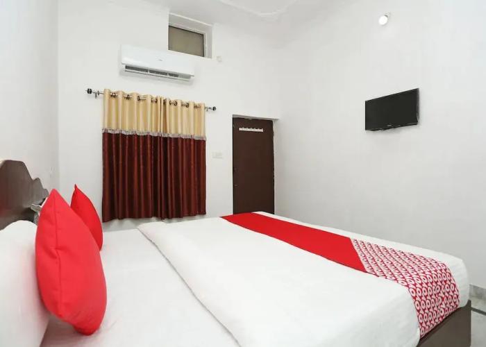 OYO 25043 Hotel Karma