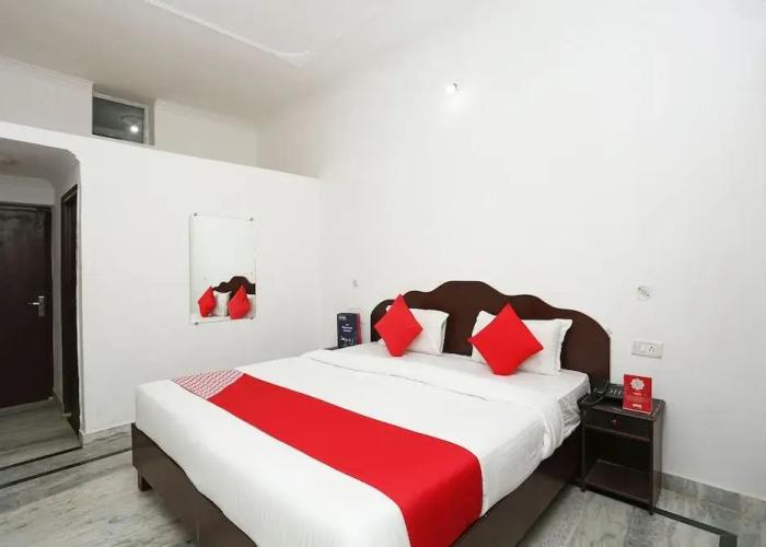 OYO 25043 Hotel Karma