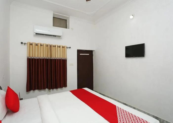 OYO 25043 Hotel Karma