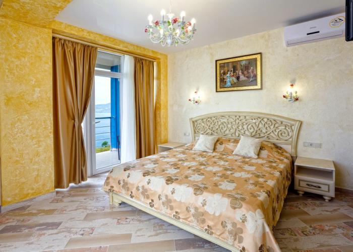 Mirazh Apartments