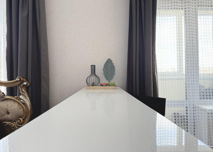 Na Romana Kuzovatkina 18 Flat