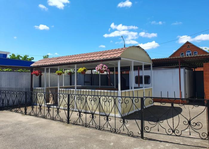 Lago Naki Guest House