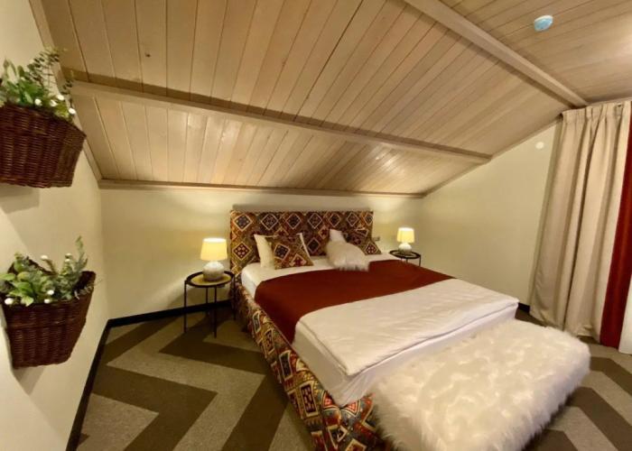 White Peak Hotel