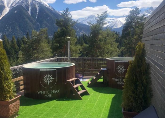 White Peak Hotel