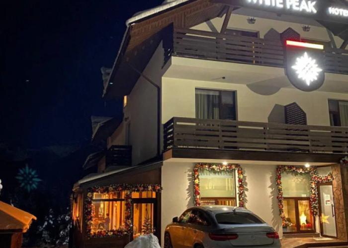 White Peak Hotel