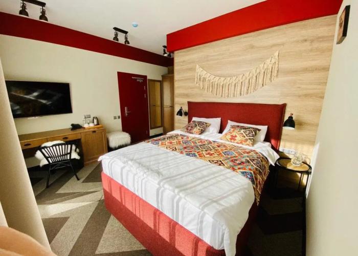 White Peak Hotel