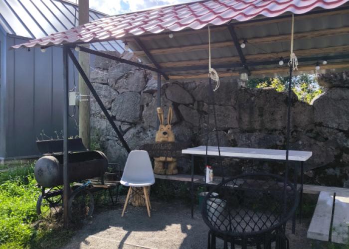Chyorny Domik U Ozera Otradnoye Private House