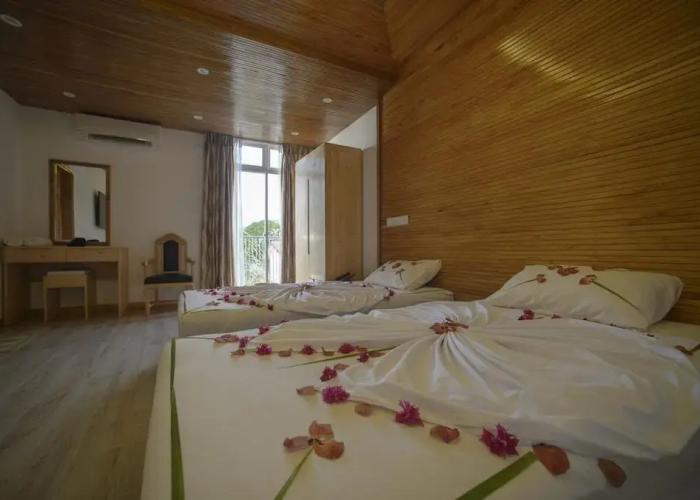Perla Dhangethi Hotel