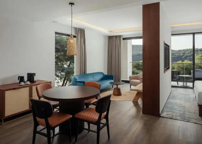 The Isolano, Cres, Autograph Collection