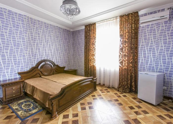 Kristall Guesthouse