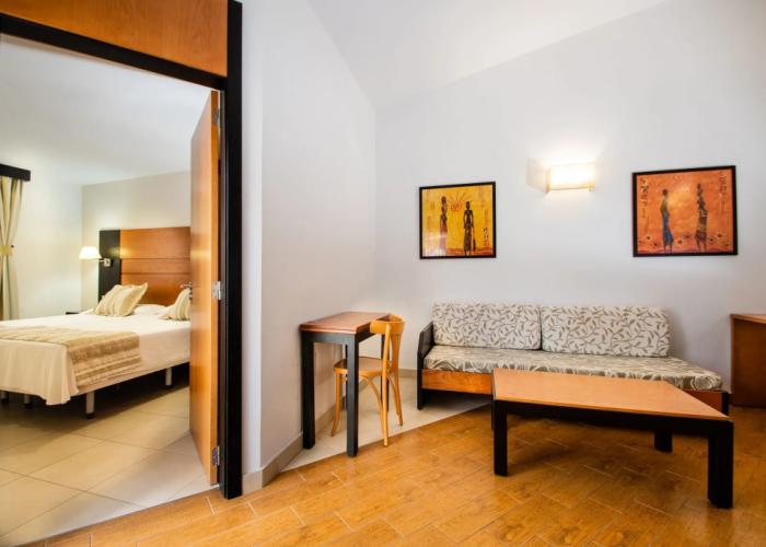 HL Miraflor Suites Hotel