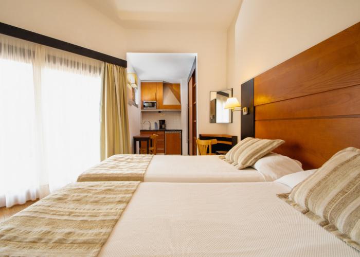 HL Miraflor Suites Hotel