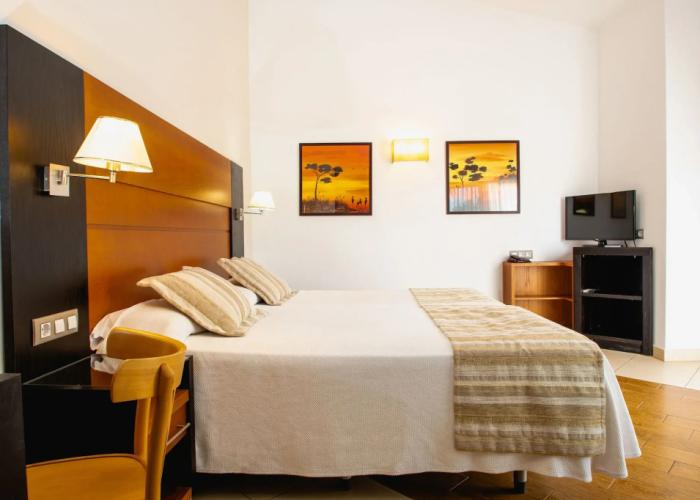 HL Miraflor Suites Hotel