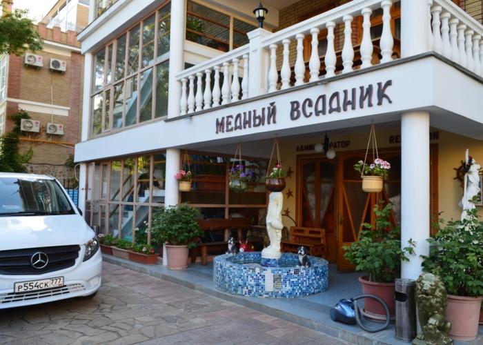 Medniy Vsadnyk Guest house