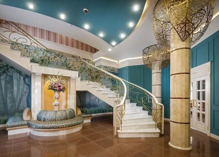 Hotel Biography