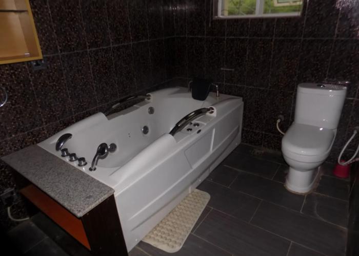 Moongate Hotel and Suites
