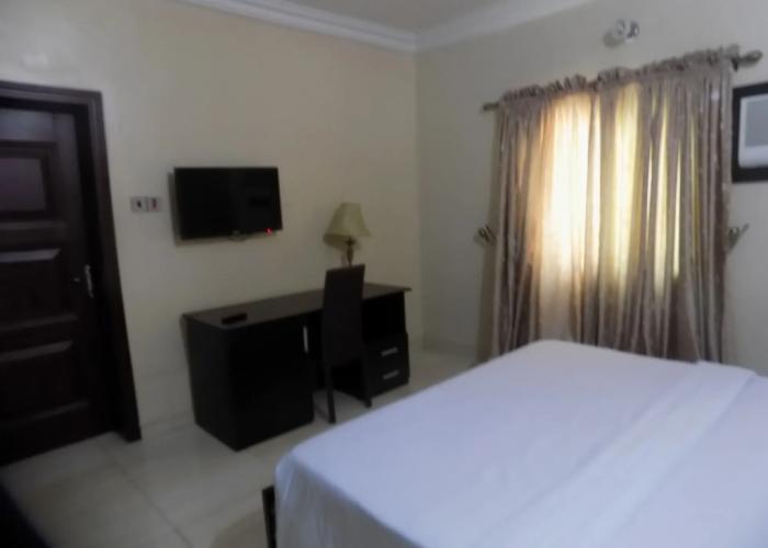 Moongate Hotel and Suites