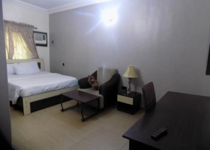 Moongate Hotel and Suites