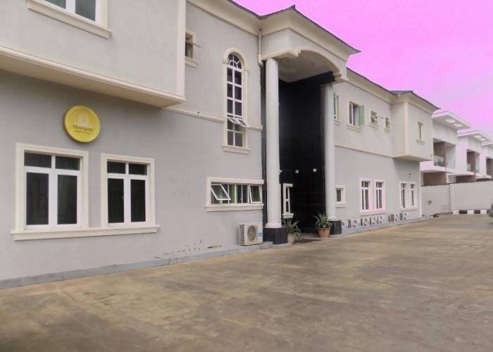 Moongate Hotel and Suites