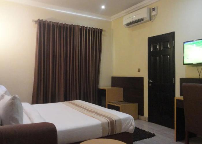 Caesar's Court Hotel and Suites