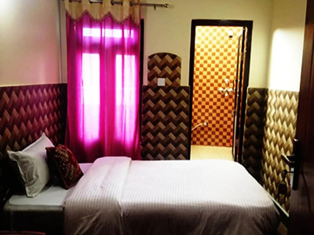 фото Hotel Crown