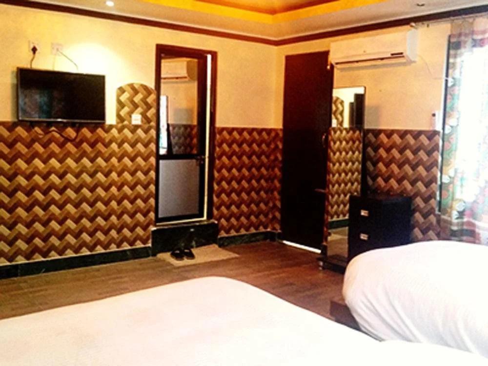 фото Hotel Crown