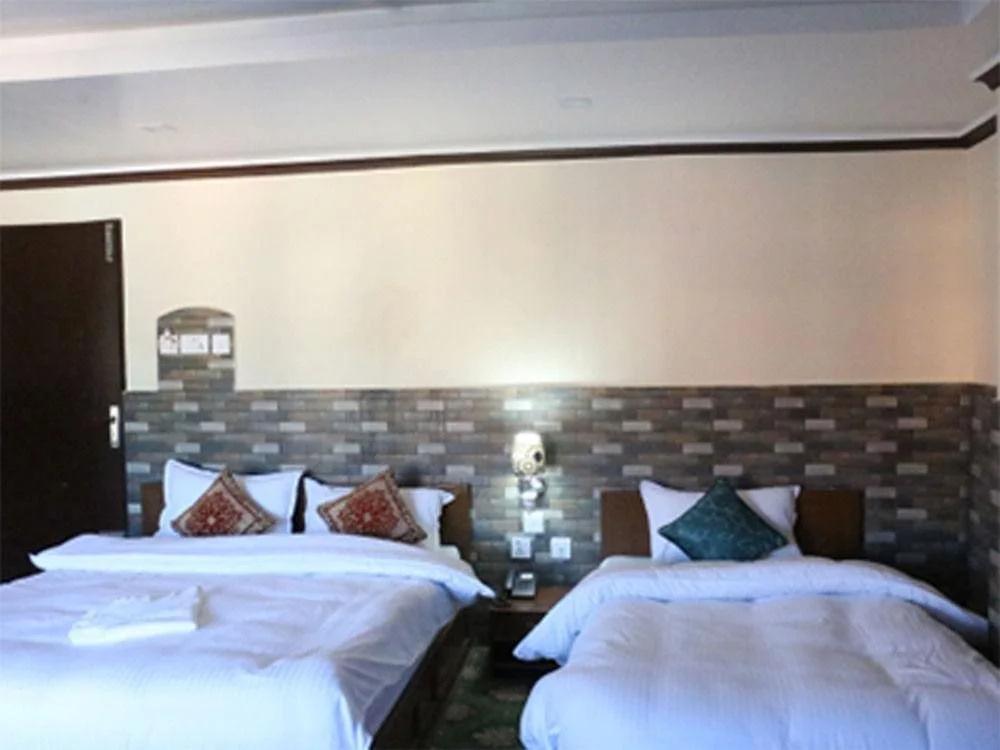 фото Hotel Crown
