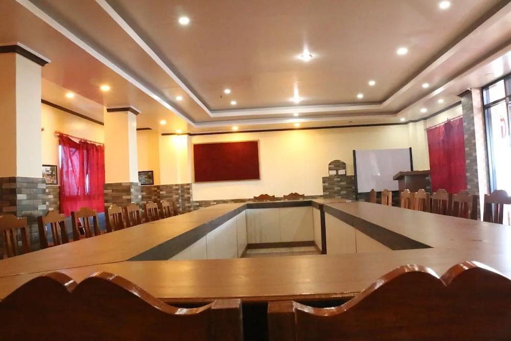 фото Hotel Crown