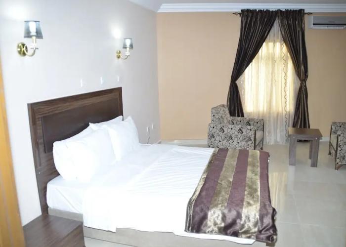 Residency Hotel Leophine House