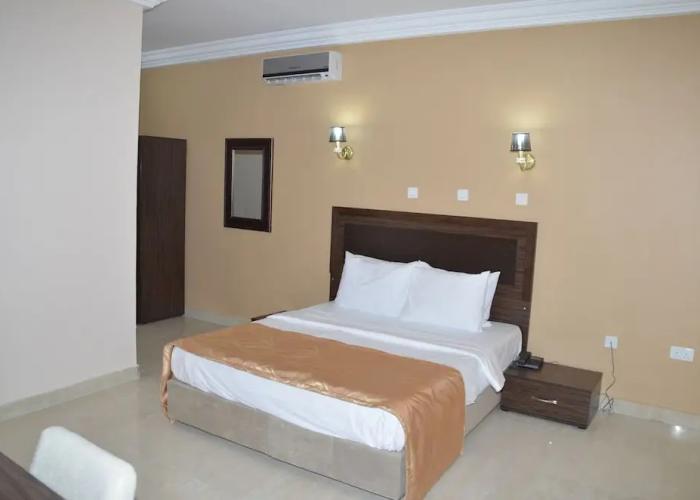 Residency Hotel Leophine House