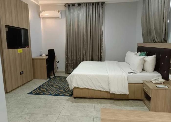 Eleventh House Hotel and Suites