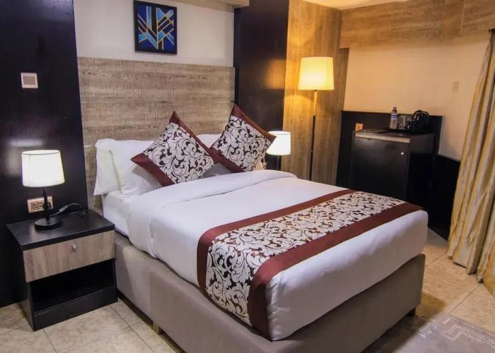 Bon Hotel Royal Parklane