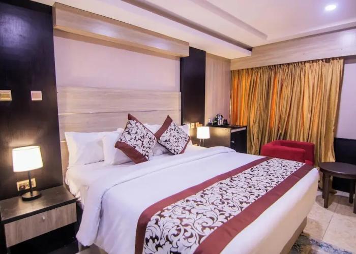 Bon Hotel Royal Parklane