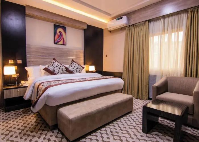 Bon Hotel Royal Parklane